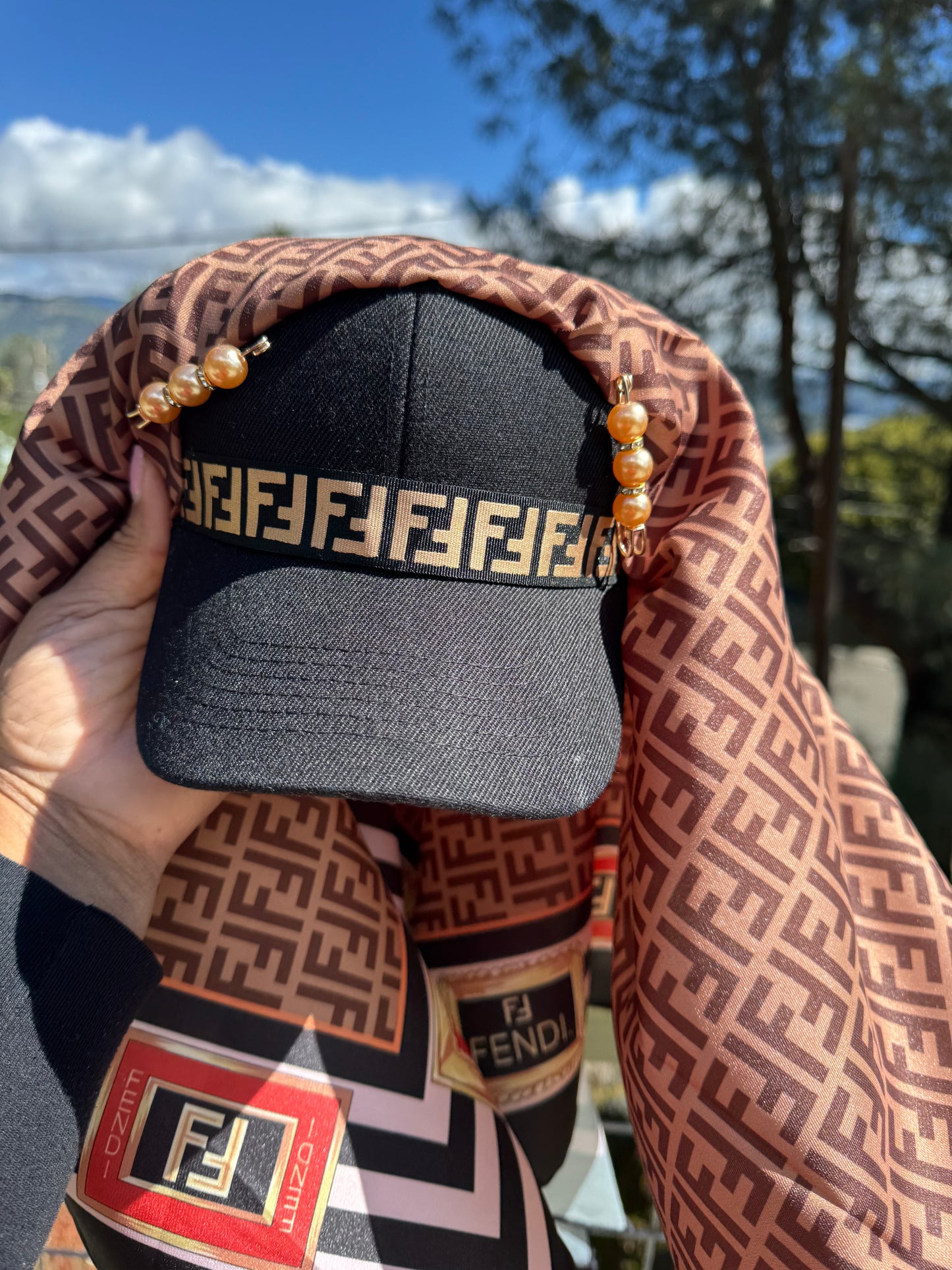 BROWN BAGGIN